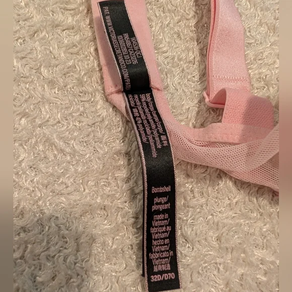 Victoria's Secret Bombshell Plunge Shine Strap Plunge Push Up Bra Eyelash 32D - Picture 9 of 11